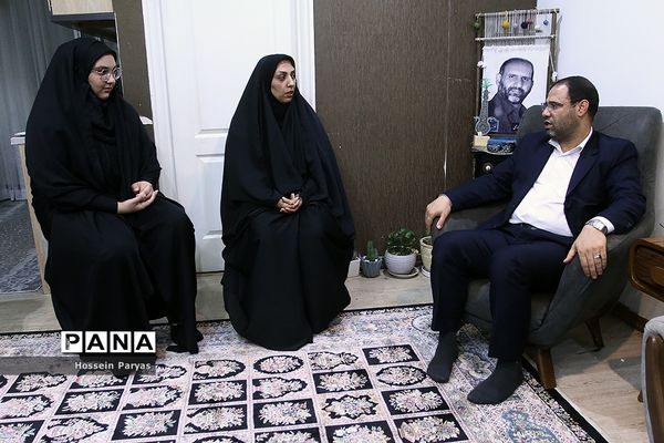 دیدار وزیر آموزش و پرورش با خانواده شهید مدافع امنیت، شهید پوریا احمدی