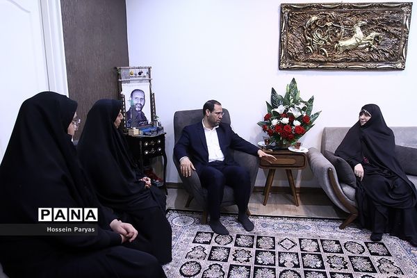 دیدار وزیر آموزش و پرورش با خانواده شهید مدافع امنیت، شهید پوریا احمدی