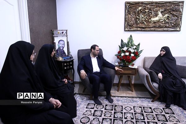 دیدار وزیر آموزش و پرورش با خانواده شهید مدافع امنیت، شهید پوریا احمدی