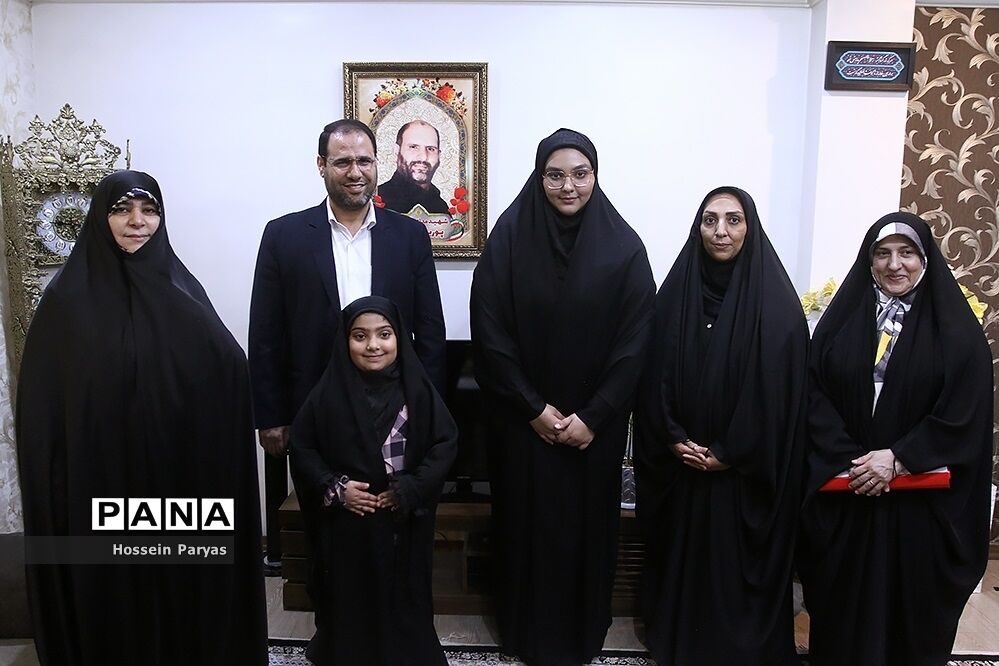 دیدار وزیر آموزش و پرورش با خانواده شهید مدافع امنیت، شهید پوریا احمدی