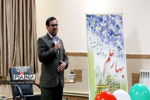 جشن شکوفه‌های دبستان پسرانه مولوی