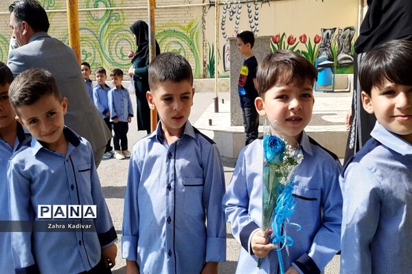 نواختن زنگ شکوفه‌ها در مدرسه شاهد باقرالعلوم آباده