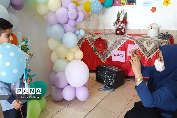 نواختن زنگ شکوفه‌ها در مدرسه شاهد باقرالعلوم آباده