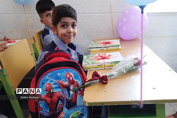 نواختن زنگ شکوفه‌ها در مدرسه شاهد باقرالعلوم آباده