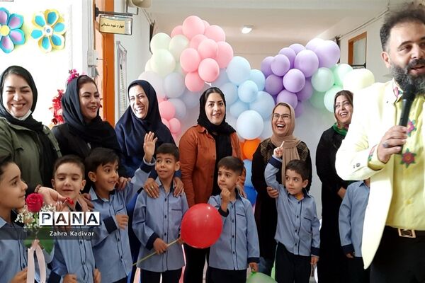 نواختن زنگ شکوفه‌ها در مدرسه شاهد باقرالعلوم آباده