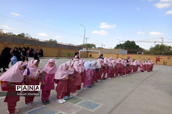 برگزاری جشن شکوفه‌ها دردبستان ریحانه طهوریان