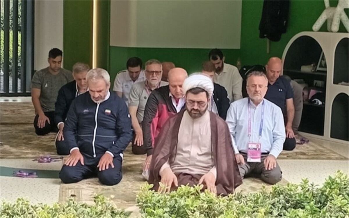 برگزاری مراسم فرهنگی و اقامه نماز در دهکده ورزشکاران