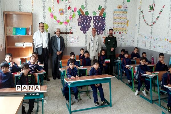 آیین نواختن زنگ مهر، ایثار و نماز در مدارس شهرستان کلات