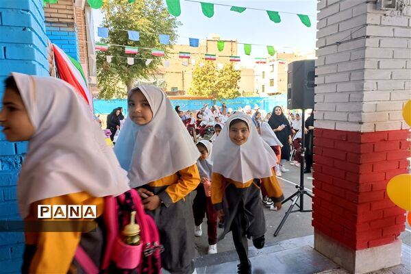 آغاز سال تحصیلی جدید با شعار «مهر مهدوی » در دبستان دخترانه شهید رسمتی  شهرستان‌قدس