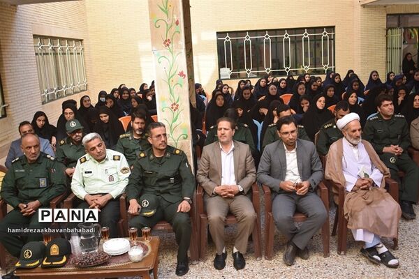 نواختن زنگ مهر و ایثار و مقاومت در مدارس بهاباد