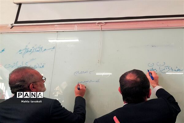 نواختن زنگ بازگشایی مدارس و ایثار و شهادت در هنرستان دخترانه فنی و حرفه‌ای فاطمه الزهرا (س)