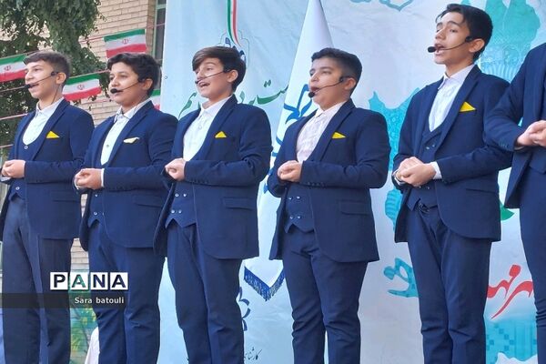 آیین نواختن زنگ مهر در منطقه ۱۸