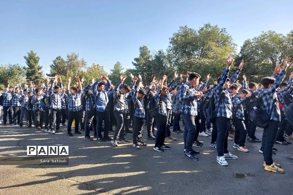 آیین نواختن زنگ مهر در منطقه ۱۸