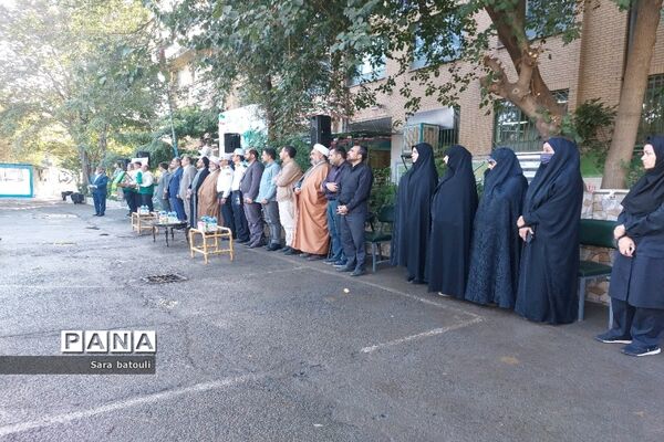 آیین نواختن زنگ مهر در منطقه ۱۸