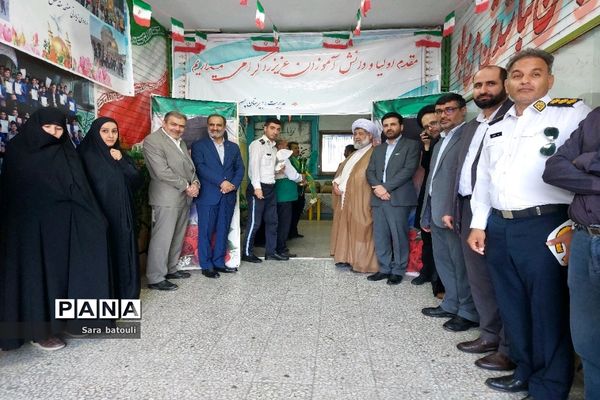 آیین نواختن زنگ مهر در منطقه ۱۸