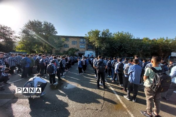 آیین نواختن زنگ مهر در منطقه ۱۸