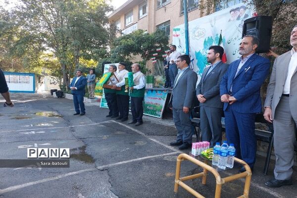 آیین نواختن زنگ مهر در منطقه ۱۸