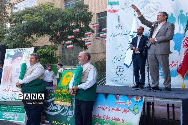 آیین نواختن زنگ مهر در منطقه ۱۸