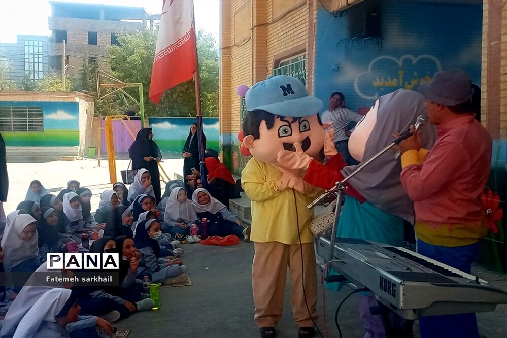 برگزاری جشن آغاز سال تحصیلی در مدرسه دخترانه ۱۷ شهریور شهرستان رباطکریم