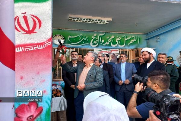 مراسم نواختن زنگ نمادین آغاز سال تحصیلی ۱۴۰۳-۱۴۰۲ در منطقه ۱۵