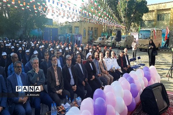 مراسم نواختن زنگ نمادین آغاز سال تحصیلی ۱۴۰۳-۱۴۰۲ در منطقه ۱۵