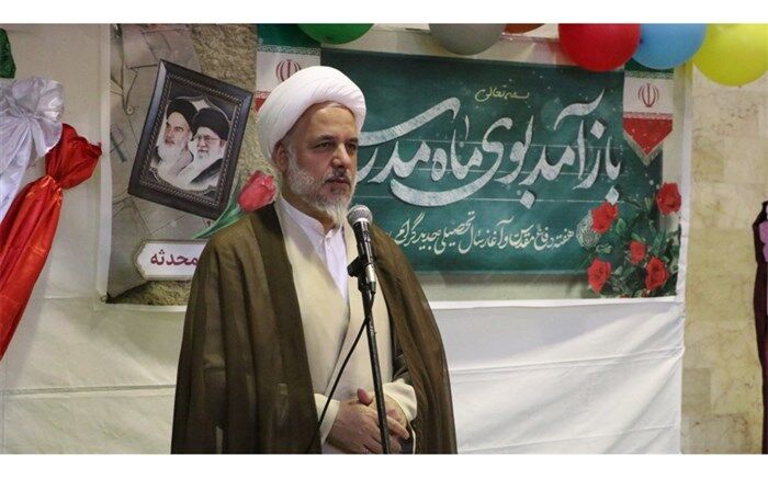 به‌کارگیری تمام توان خود به‌منظور تربیت اخلاقی و علمی دانش‌آموزان
