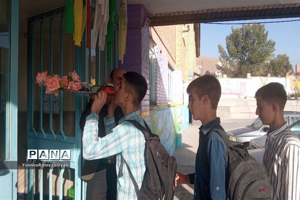 شروع ماه مهر، ماه علم و معرفت در دبیرستان علوم و معارف اسلامی شهرکرد
