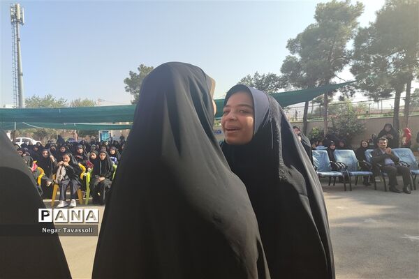 نواختن زنگ مهر در مدرسه شاهد 16 ناحیه چهار شیراز