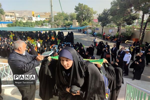 نواختن زنگ مهر در مدرسه شاهد 16 ناحیه چهار شیراز