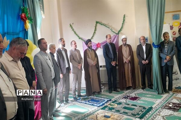 اقامه اولین نماز جماعت در مدرسه ۱۷ شهریور ناحیه ۵ شهر اصفهان