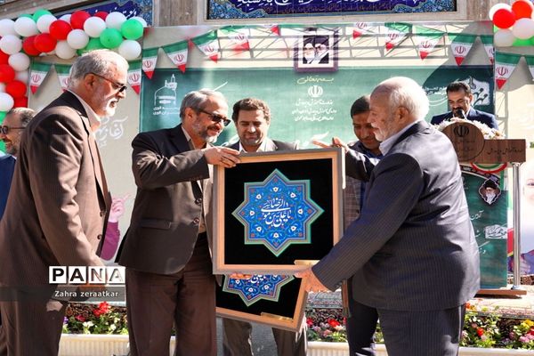 نواخته شدن زنگ آغاز سال تحصیلی در مشهد با حضور معاون رئیس جمهوری در مشهد