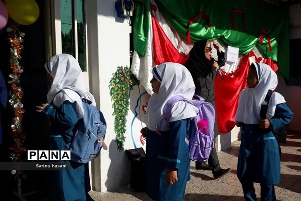 نواخته شدن زنگ آغاز سال تحصیلی در مشهد با حضور معاون رئیس جمهوری در مشهد
