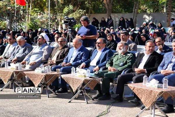 نواخته شدن زنگ آغاز سال تحصیلی در مشهد با حضور معاون رئیس جمهوری در مشهد
