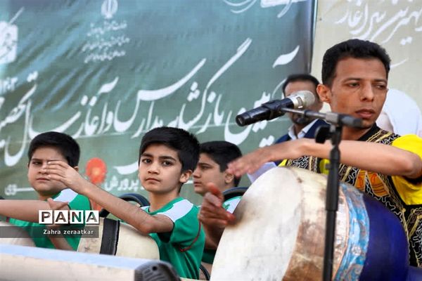 نواخته شدن زنگ آغاز سال تحصیلی در مشهد با حضور معاون رئیس جمهوری در مشهد