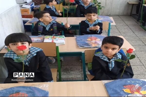جشن آغاز سال تحصیلی جدید در دبستان احمد معینی منطقه ۱۳