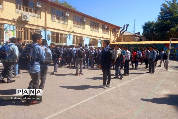زنگ آغاز سال تحصیلی جدید در دبیرستان سلمان پارسی