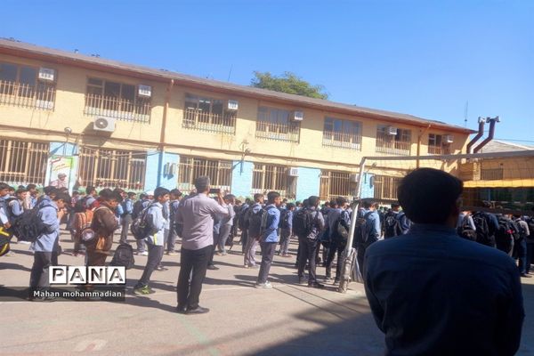 زنگ آغاز سال تحصیلی جدید در دبیرستان سلمان پارسی