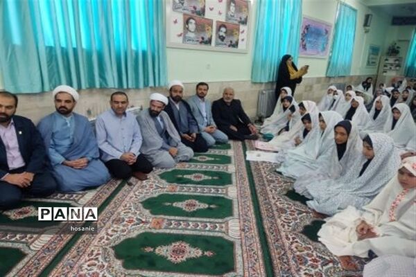 اقامه نماز جماعت در اولین روز بازگشایی مدارس خراسان جنوبی