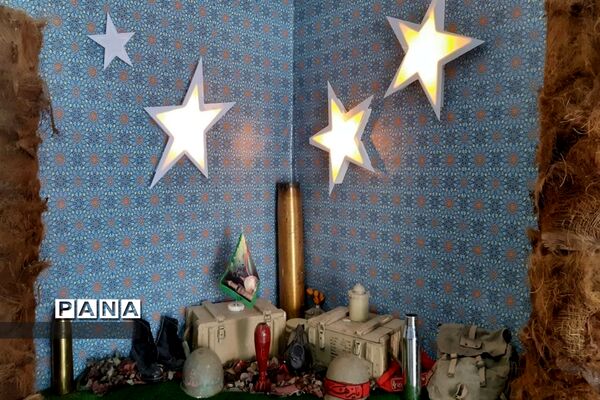 رونمایی از یادواره شهدا در مدرسه شاهد فیروزکوهی