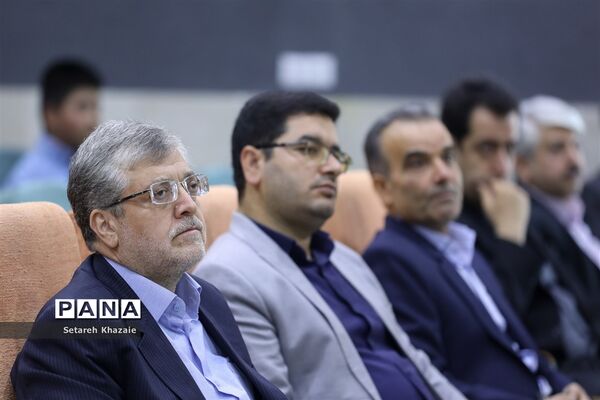 نواختن زنگ آغاز سال تحصیلی جدید توسط شهردار مشهد