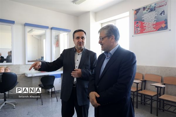 نواختن زنگ آغاز سال تحصیلی جدید توسط شهردار مشهد