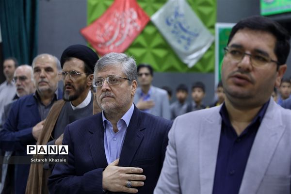 نواختن زنگ آغاز سال تحصیلی جدید توسط شهردار مشهد
