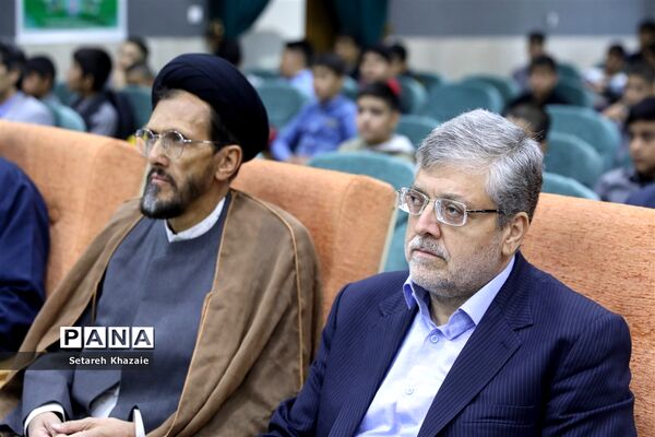 نواختن زنگ آغاز سال تحصیلی جدید توسط شهردار مشهد