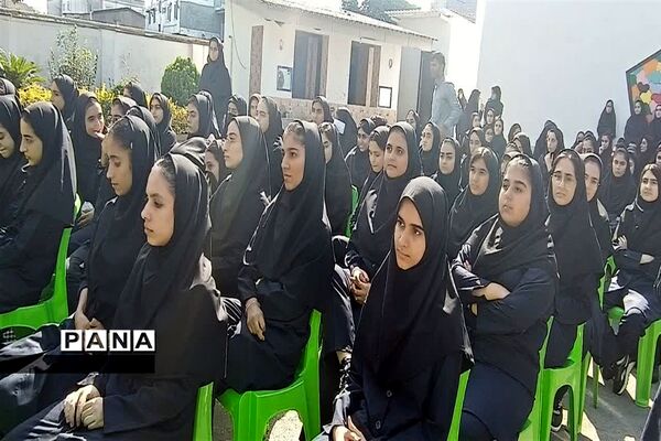 نواختن زنگ مهر در دبیرستان دخترانه نیکان سرخ رود
