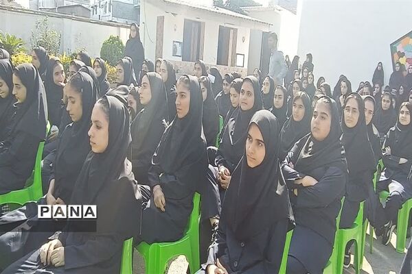 نواختن زنگ مهر در دبیرستان دخترانه نیکان سرخ رود