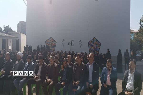 نواختن زنگ مهر در دبیرستان دخترانه نیکان سرخ رود