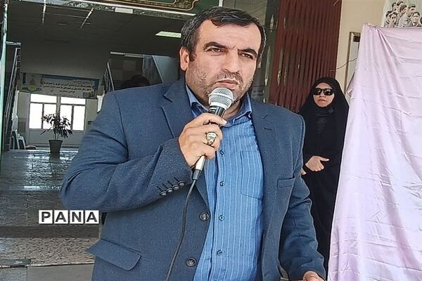 نواختن زنگ مهر در دبیرستان دخترانه نیکان سرخ رود