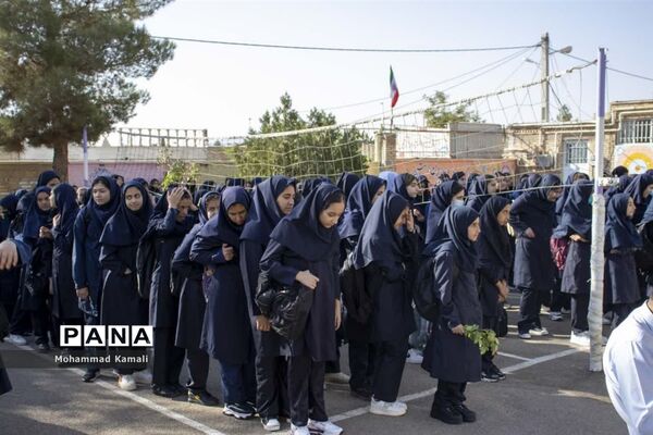 زنگ مهر و مقاومت در مدارس شهرستان محلات