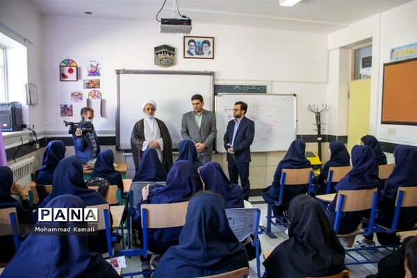 زنگ مهر و مقاومت در مدارس شهرستان محلات