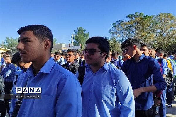 زنگ مهر و ایثار در دبیرستان نمونه آیت‌الله خامنه‌ای کاشمر